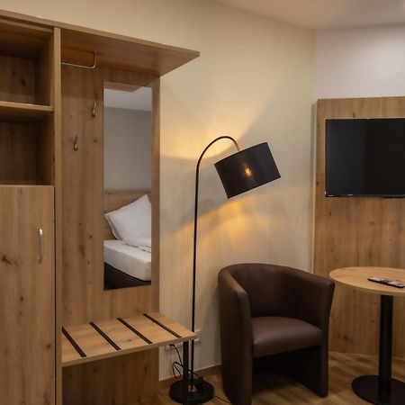 Hln Apartments Am Bahnhof ザールブリュッケン エクステリア 写真