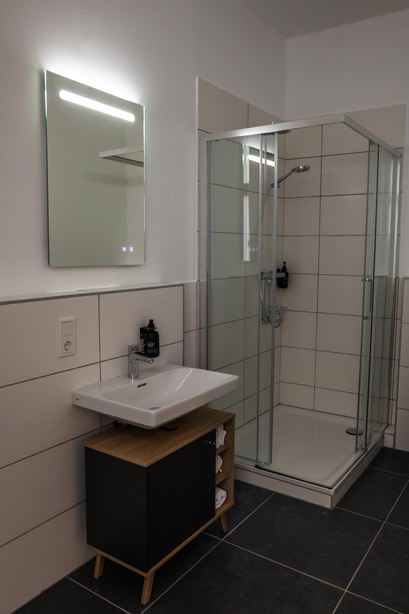 Hln Apartments Am Bahnhof ザールブリュッケン エクステリア 写真