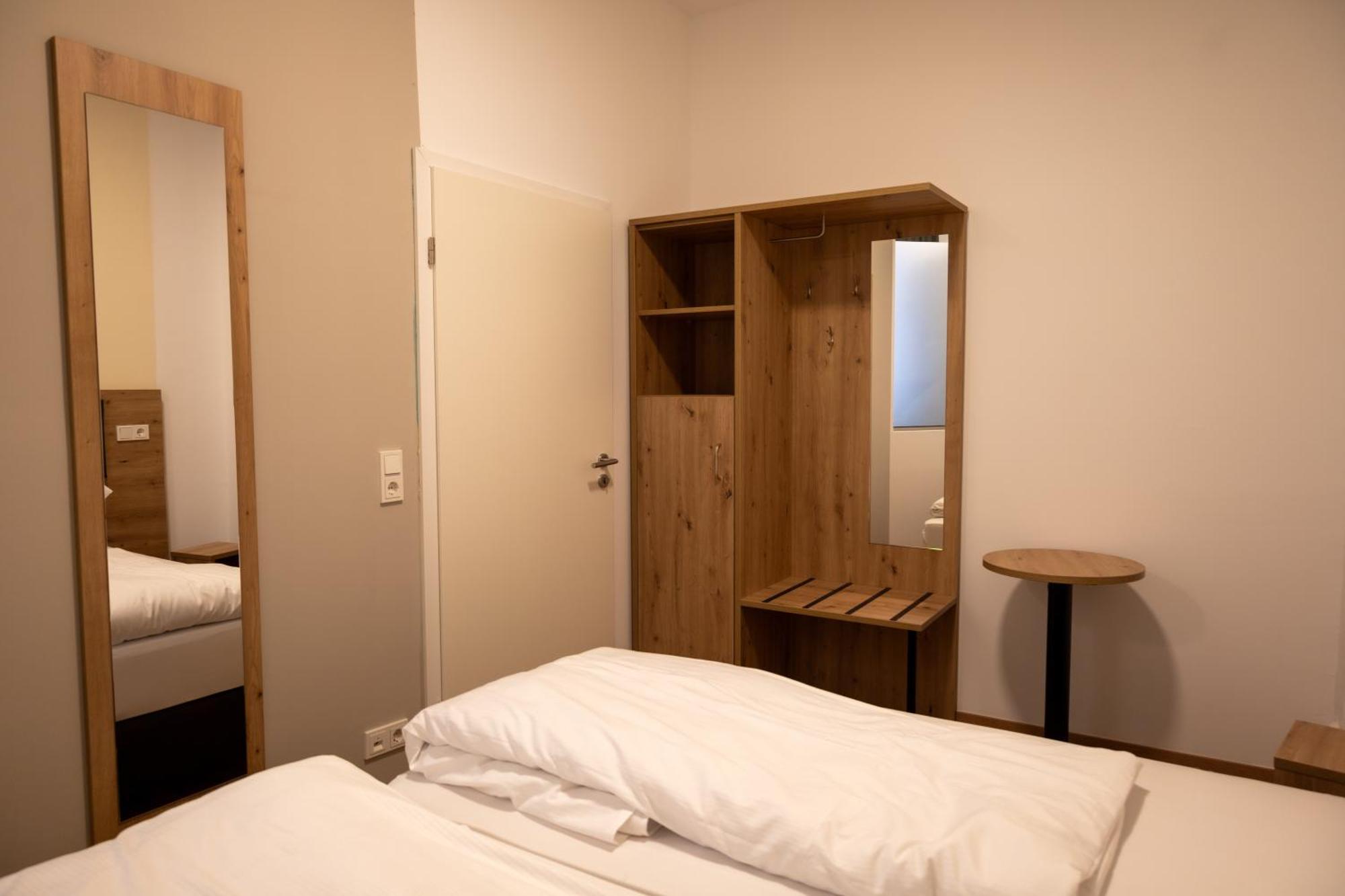 Hln Apartments Am Bahnhof ザールブリュッケン エクステリア 写真
