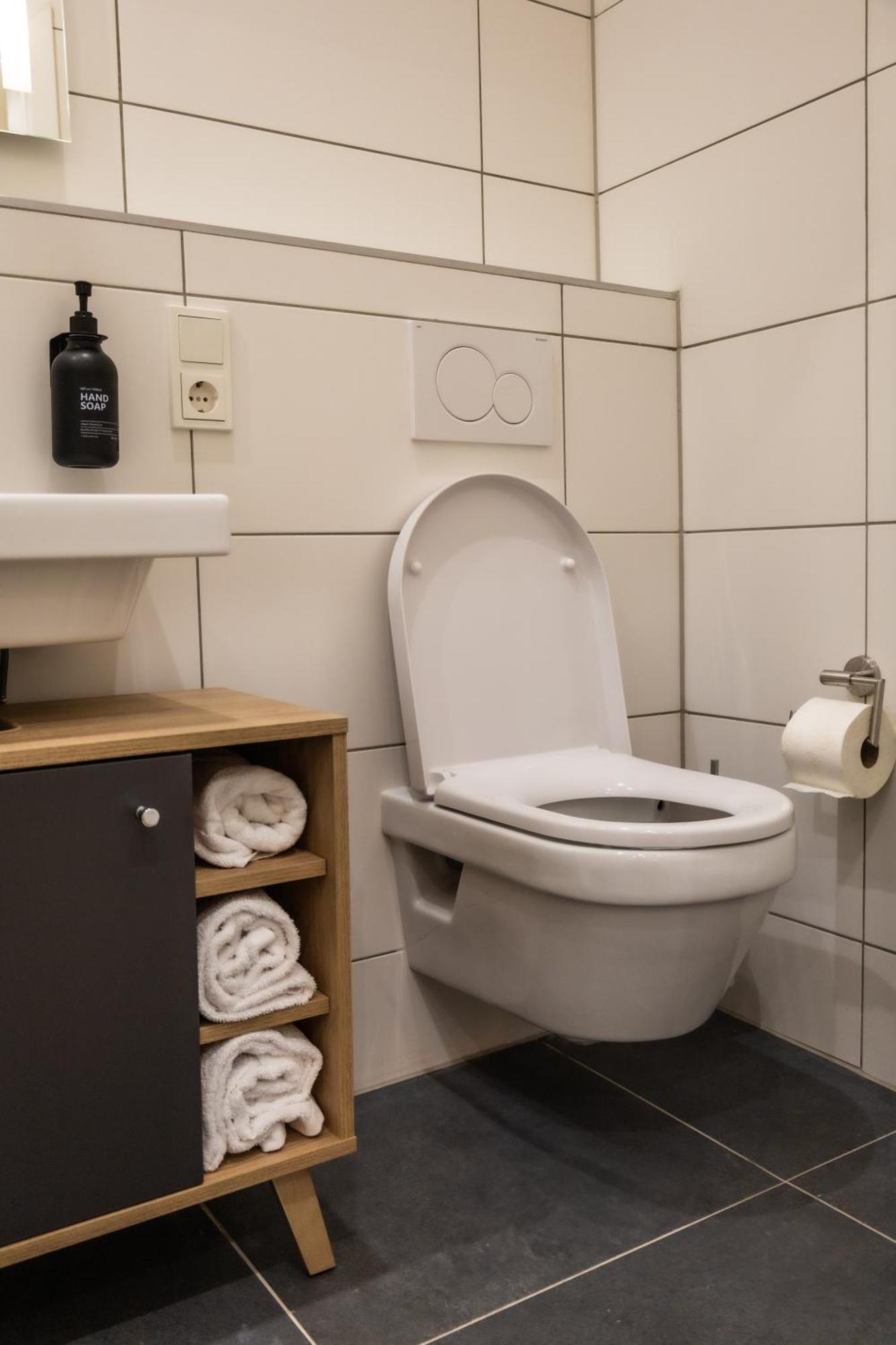 Hln Apartments Am Bahnhof ザールブリュッケン エクステリア 写真