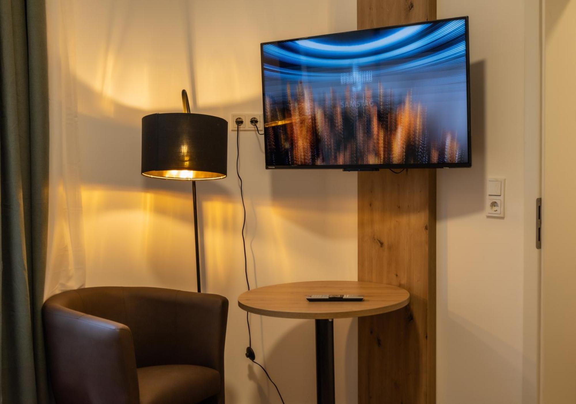 Hln Apartments Am Bahnhof ザールブリュッケン エクステリア 写真