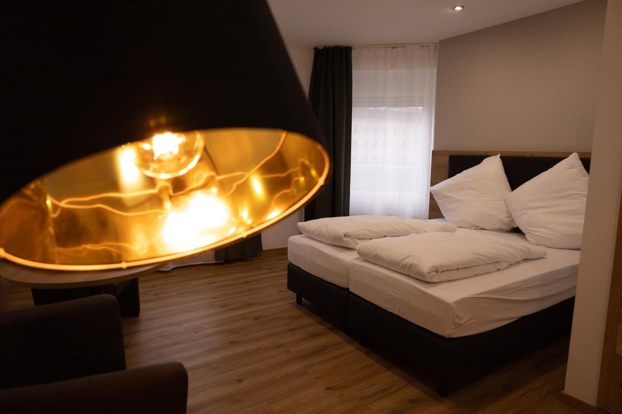Hln Apartments Am Bahnhof ザールブリュッケン エクステリア 写真