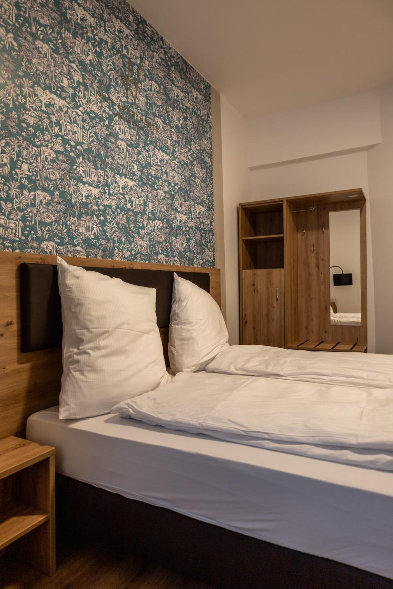 Hln Apartments Am Bahnhof ザールブリュッケン エクステリア 写真