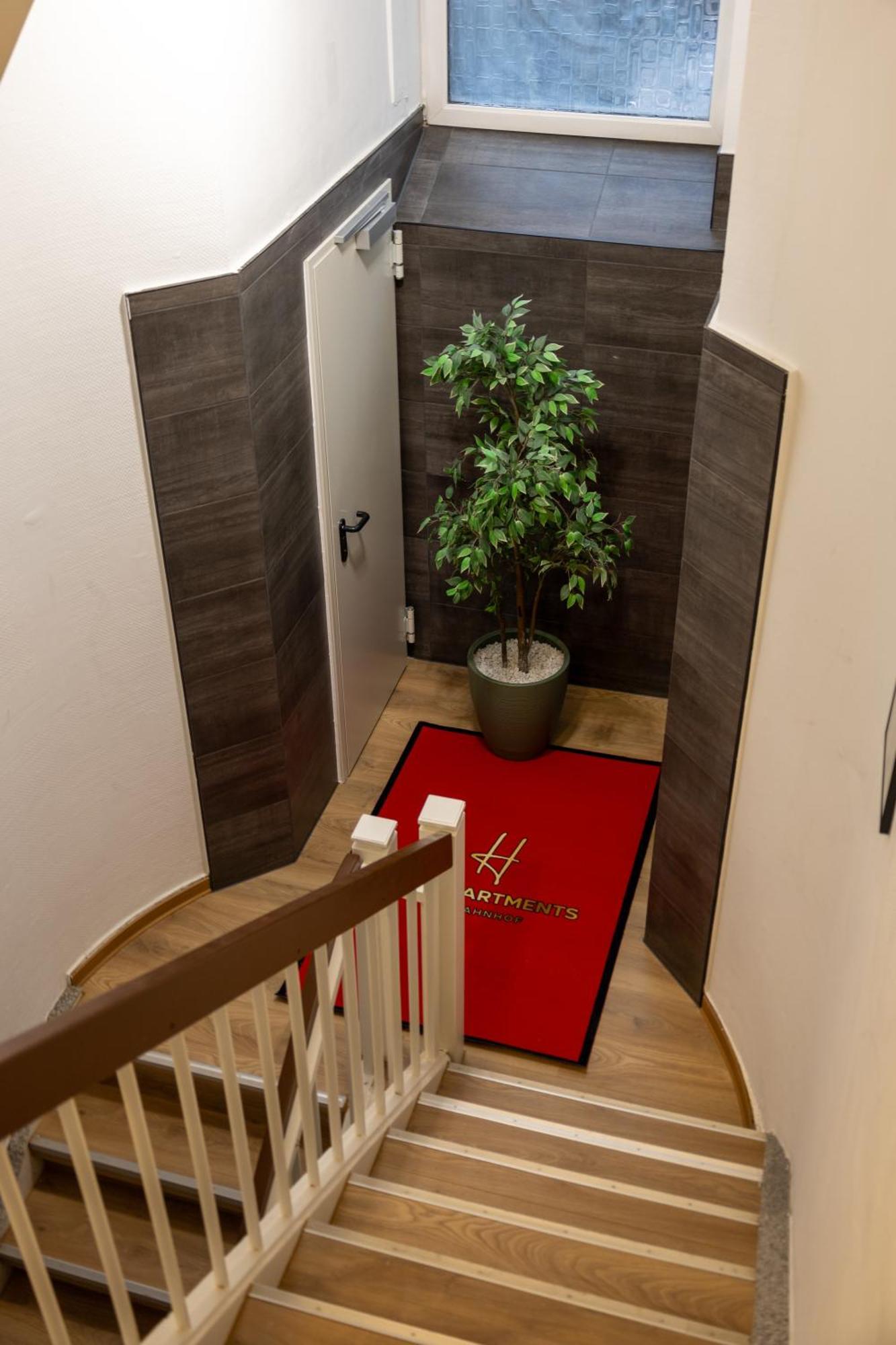 Hln Apartments Am Bahnhof ザールブリュッケン エクステリア 写真