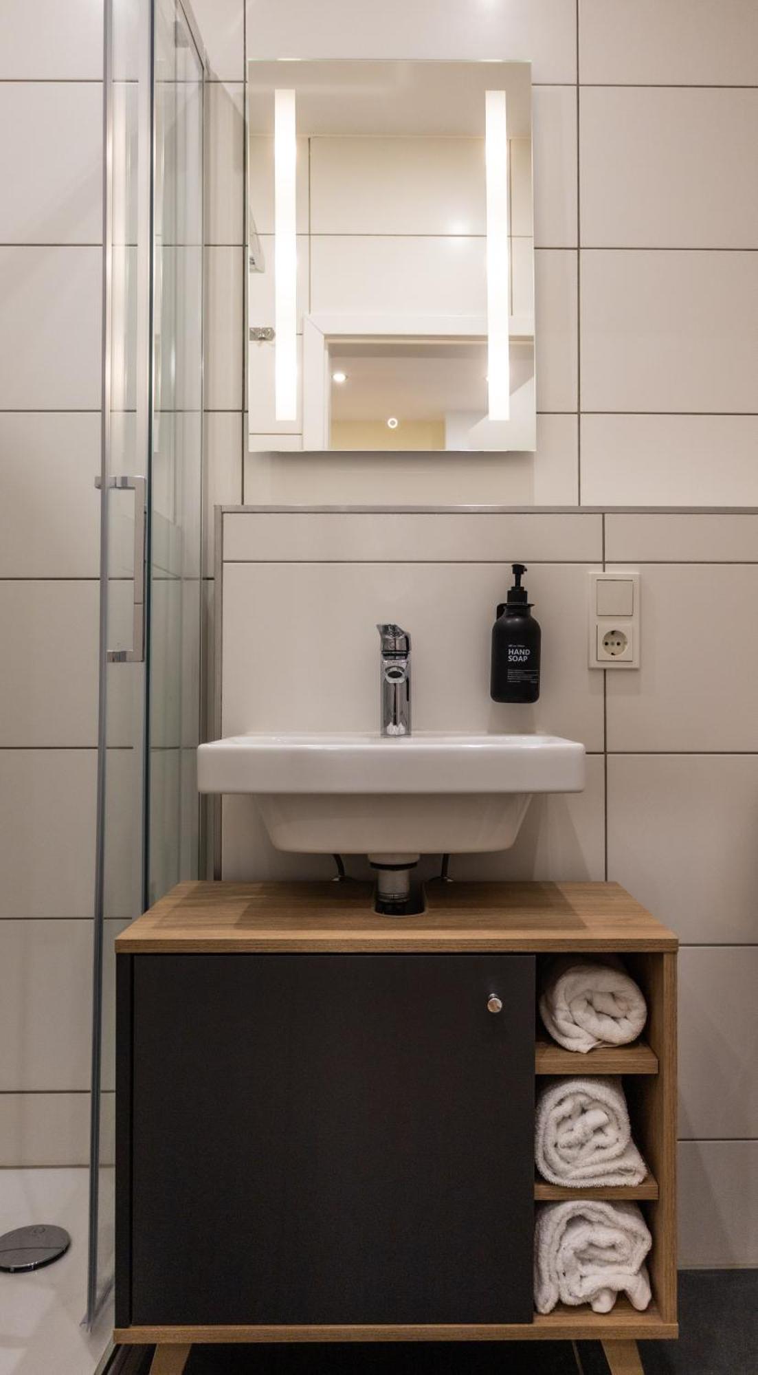 Hln Apartments Am Bahnhof ザールブリュッケン エクステリア 写真